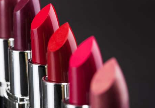 口红涂在唇上有渣子